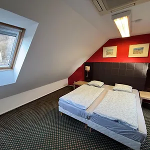 Excellent In Center 5 Min Walk From The Colonnade Apartment
